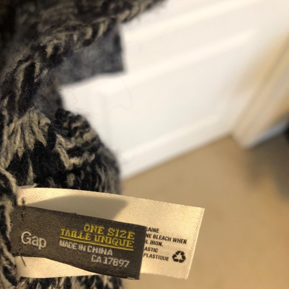 Gap Unisex Scarf - Picture 3 of 3